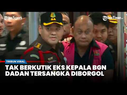 Tak Berkutik! Dadan Hindayana Tersangka, Diborgol dan Pakai Rompi Pink Kejagung Digiring ke Mobil thumbnail