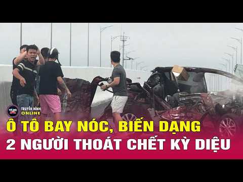 Ô tô bay nóc, biến dạng sau tai nạn trên cao tốc, 2 người thoát chết kỳ diệu | Thế giới 24h thumbnail