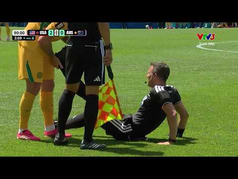 World Cup 2026: Trọng tài bất ngờ bị chuột rút, trận đấu phải tạm dừng | VTV24 thumbnail