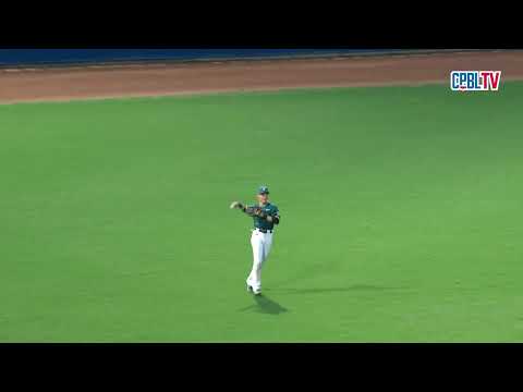 06/13 台鋼 VS 富邦 賽後，黃子鵬完成驚人的Maddux完封，九十三球內僅被打出兩支安打，還包含了四次三振 thumbnail