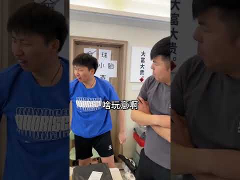 哪有好人送减速带啊！！！#搞笑 #一定要看到最后 #峻宁峻宁 thumbnail