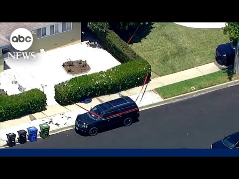 Beloved actor James Handy fatally stabbed in front of Los Angeles home, police say thumbnail