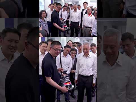 SM Lee interacts with humanoid robots in Shanghai thumbnail