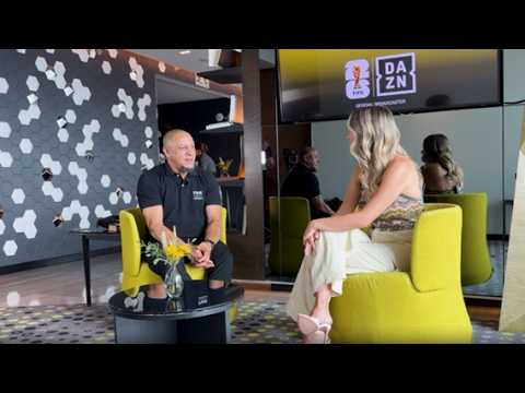 ROBERTO CARLOS pensa sia il MOMENTO DI VINICIUS: l'intervista a DILETTA | Fifa World Cup | DAZN thumbnail