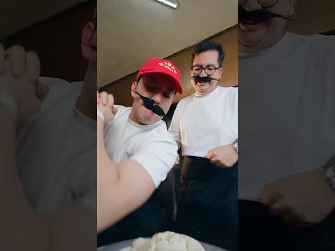 ¿Eddy y Bryan tienen un NUEVO TRABAJO? 🍕👨🏻‍🍳👨🏻‍🍳 thumbnail