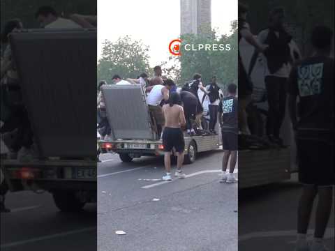 PSG : la police tente de disperser les émeutiers après la finale de la Ligue des Champions thumbnail