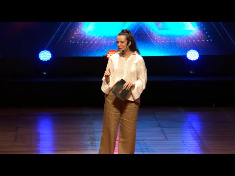 Como Os Bebês Se Comunicam Antes De Falar | Dra. Gabriella Conte | TEDxCarioba thumbnail