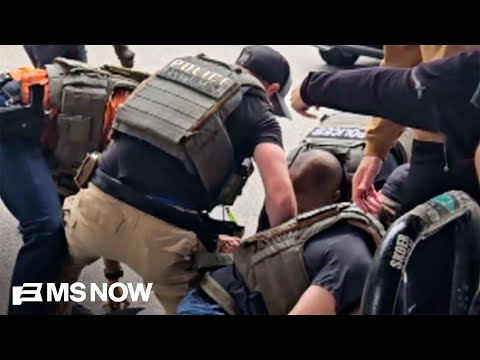 'SHOCK the conscious of America': What happens if federal agents trample YOUR rights? thumbnail