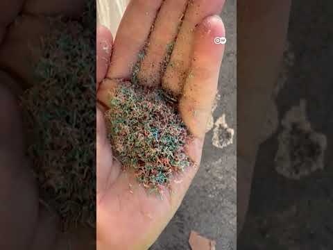 Plastic Recycle: प्लास्टिक के कूड़े से बना दी इतनी बढ़िया सड़क |ABPLIVE thumbnail