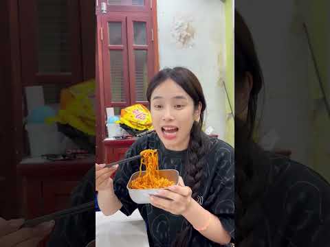 Trùng Sinh Vào Thế Giới Không Ăn Được Mì Trộn Cay thumbnail