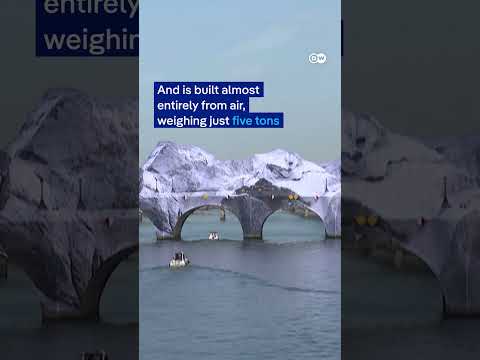 French artist JR begins inflating a giant ‘cave’ over oldest bridge in Paris | DW News thumbnail