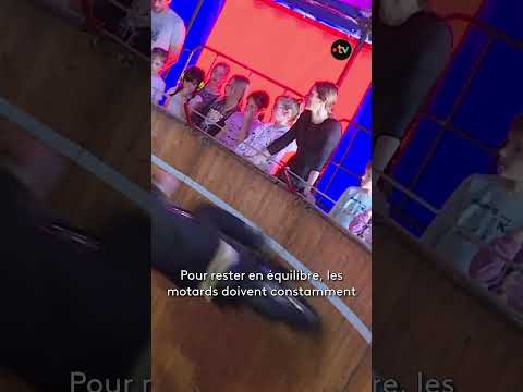 Mur de la mort : des motards à la verticale font leur show près de Périgueux thumbnail