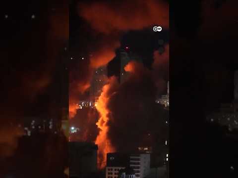 Russian attacks kill more than a dozen in Ukraine | DW News thumbnail