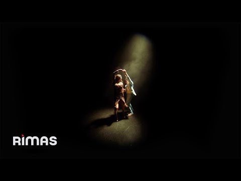 BAD BUNNY - BAILE INoLVIDABLE (Video Oficial) | DeBÍ TiRAR MáS FOToS thumbnail