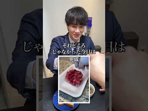 仕事前の親友の食パンに生肉ぶち込んでみた thumbnail