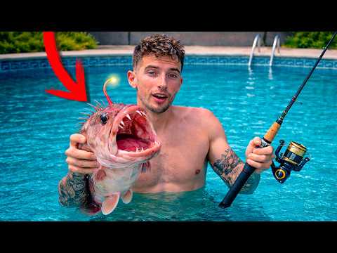 USO UNA CAÑA DE PESCAR EN UNA PISCINA Y ENCONTRE UN MONSTRUO !! thumbnail