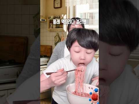 우리집 라면데이에 숨겨진 눈물겨운 진실 #감동썰 thumbnail