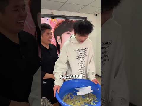 没有什么是一场电影解决不了的… #小李总和陈可星的日常 #办公室日常 #爆笑办公室 #一定要看到结尾 thumbnail