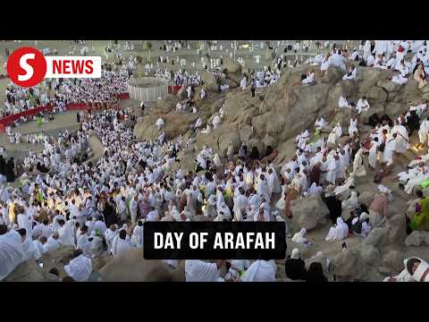 Muslim pilgrims gather on Mount Arafat to mark Arafah thumbnail