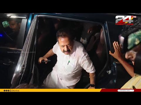 മാധ്യമങ്ങളോട് പ്രതികരിക്കാതെ ചെന്നിത്തല; ക്ഷേത്ര ദർശനത്തിനായി ഗുരുവായൂരിൽ thumbnail
