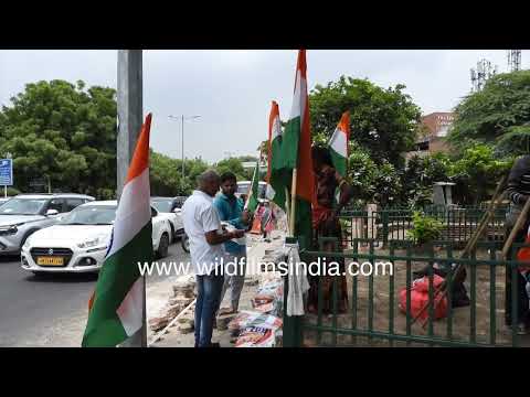 Street vendors sell India flags ahead of Independence Day thumbnail