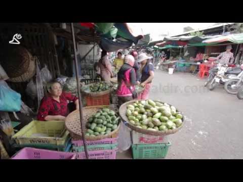 PHNOM PENH - CAMBODIA : local asian market general view thumbnail