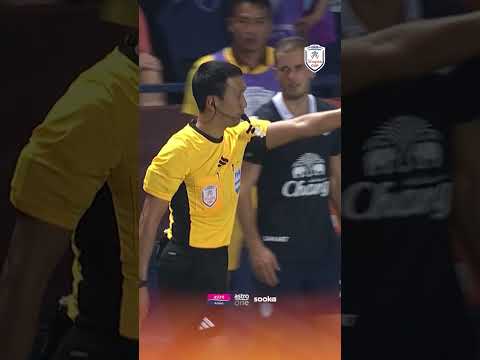 Sepakan penalti Bergson membuka jaringan buat Johor Darul Ta'zim di penghujung separuh masa pertama! thumbnail