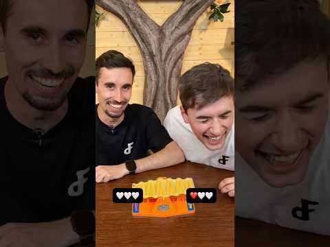 Vince chi non fa cadere la pallina 🪩😂 thumbnail