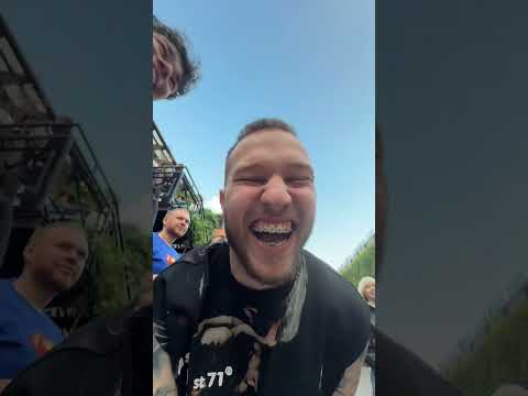 Чуть не врезались в дом на тракторе Янгера thumbnail