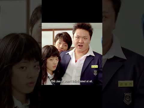 She became undercover cop as student to find maffia boss? thumbnail