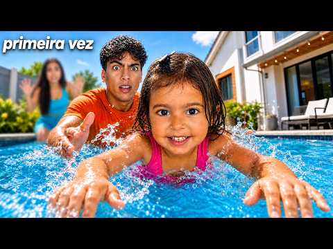 Ensinei minha filha a nadar SEM BOIA (2 anos) thumbnail