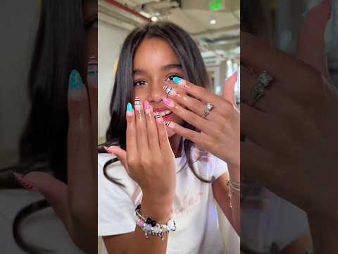 New nails 💅🏼 and fresh hair 💇🏽‍♀️ thumbnail