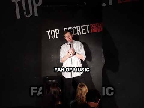 Comedian accidentally Roasts UKRAINIAN? thumbnail