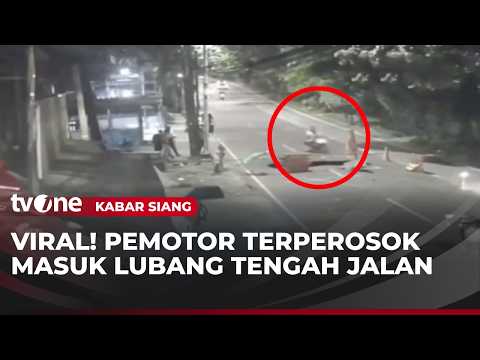 Detik-detik Pemotor Masuk Lubang Jalan Ambles di Lenteng Agung | Kabar Siang thumbnail