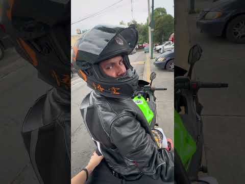 Cuando pides el servicio 5 estrellas. #viral #moto #humor #biker #motorcycle #bikeride #comedy thumbnail