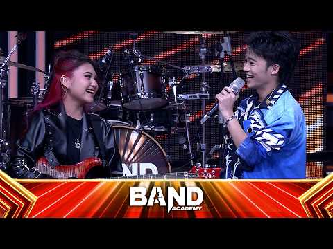 Duh Mulai Deh! Afan Langsung Keluarin Jurus Gombalannya ke Gitaris Go Tunes! | Band Academy thumbnail