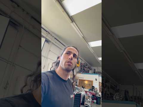 Un po’ permaloso l’amico #comico #sarcastico #volvo #meccanico #franz thumbnail