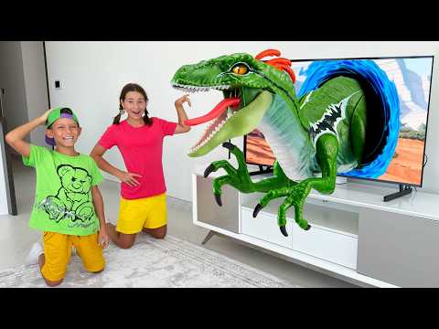 Max is lost! Sofia helps her brother in the Live Dinosaur Park thumbnail