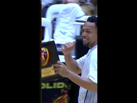Jayson Castro RECEIVES PLAQUE FROM PBA AFTER REACHING 10K POINTS | PBA Season 50 Commissioner’s Cup thumbnail