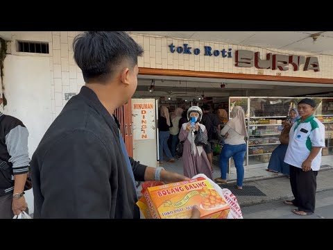 SAYA TIDAK TAU MAKSUD & TUJUAN IBU IBU BERHELM PUTIH INI !  thumbnail