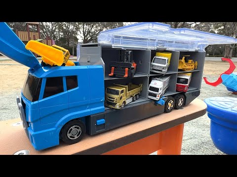 13 working vehicles & Blue Convoy Truck! Play in the park thumbnail