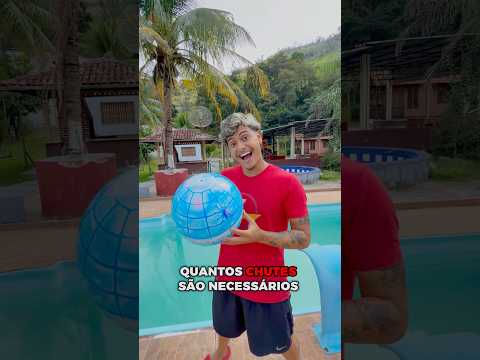 Quantos CHUTES pra ESTOURAR a bola de piscina? 😱 thumbnail