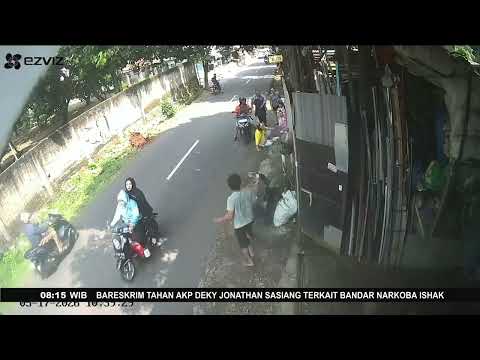 Demi Pertahankan Motor, Ibu Pembeli Es Kelapa Terseret ke Jalan thumbnail
