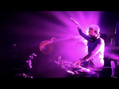 Avicii – Live at Pier 94 (NYC, Jan 1, 2012) thumbnail