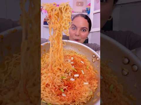 اندومي جوع اخر الليل😂❤️ thumbnail