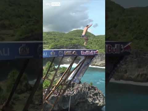 Cliff diving world series kicks off in Bali thumbnail