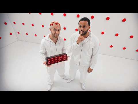 24H ENFERME AVEC 100 BOUTONS MYSTERES (avec Nico) thumbnail