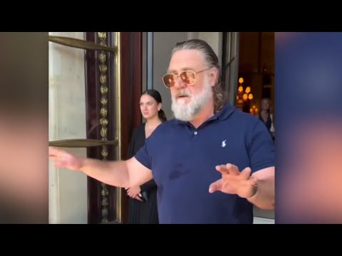 Russell Crowe sets boundaries with ‘rude’ autograph hunters thumbnail