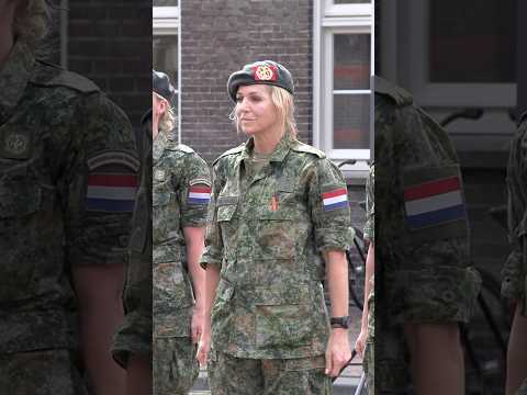 Amalia verrast koningin Máxima tijdens baretceremonie thumbnail