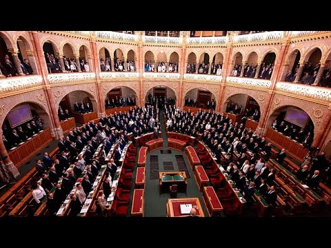 Hongrie : les députés votent contre le retrait de la CPI, voulu par Viktor Orban thumbnail